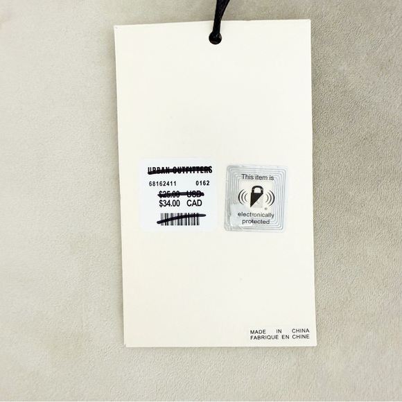 NWT Urban Outfitters Gold Tone Leo Necklace - Picture 2 of 3